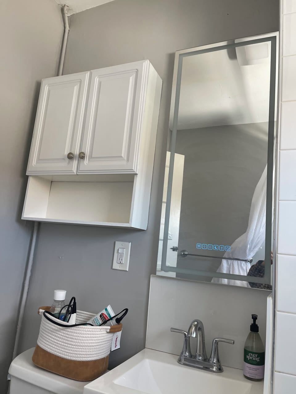 Clean, Bright, Comfortable living, close to Park, Hospital, Downtown, Highways. Apartment in New Britain
