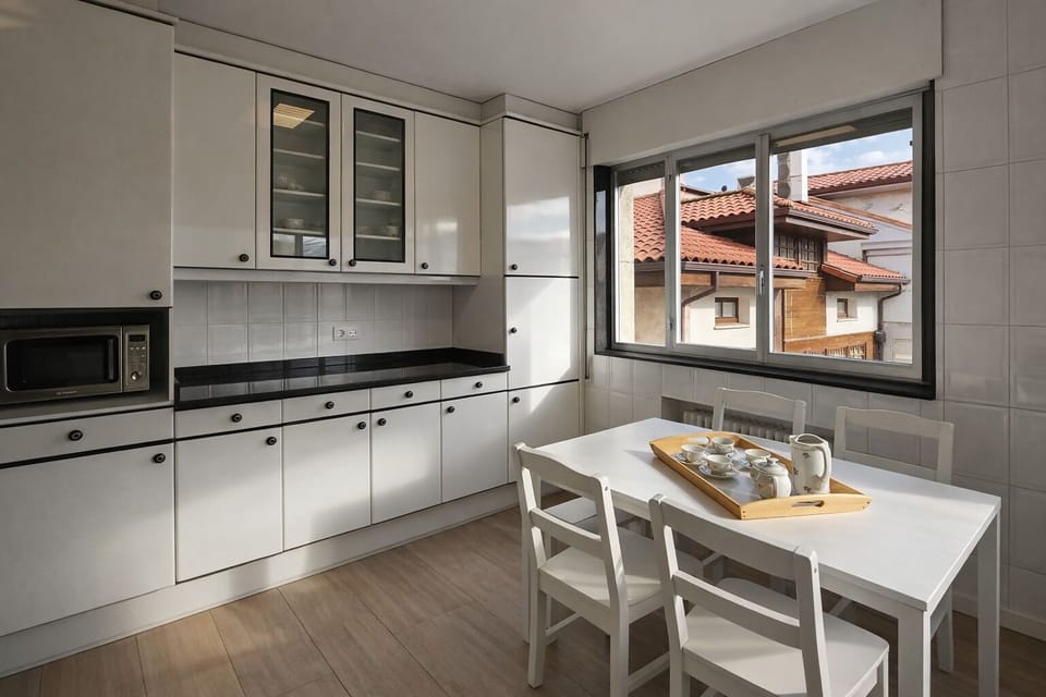 Kitchen or kitchenette,Dining area