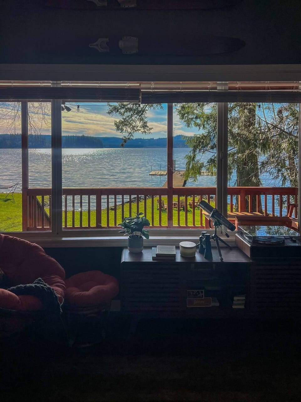 Silverlake Lake Front Cabin w/Hot Tub, Private Dock, Fishing, Kayaking & Firepit Cabin in Washington
