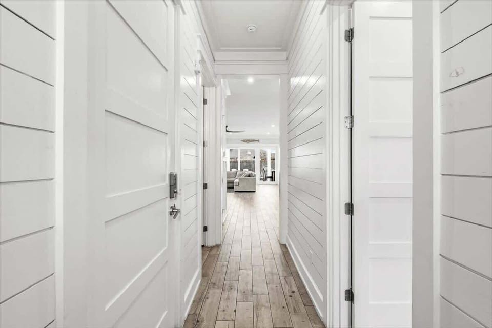 Entryway at Albatross at Bid-a-wee