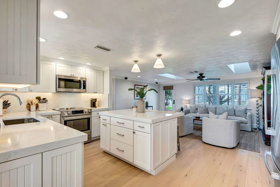 Canal-Front 3BR – Pool, Hot Tub & Boat Access (7048)