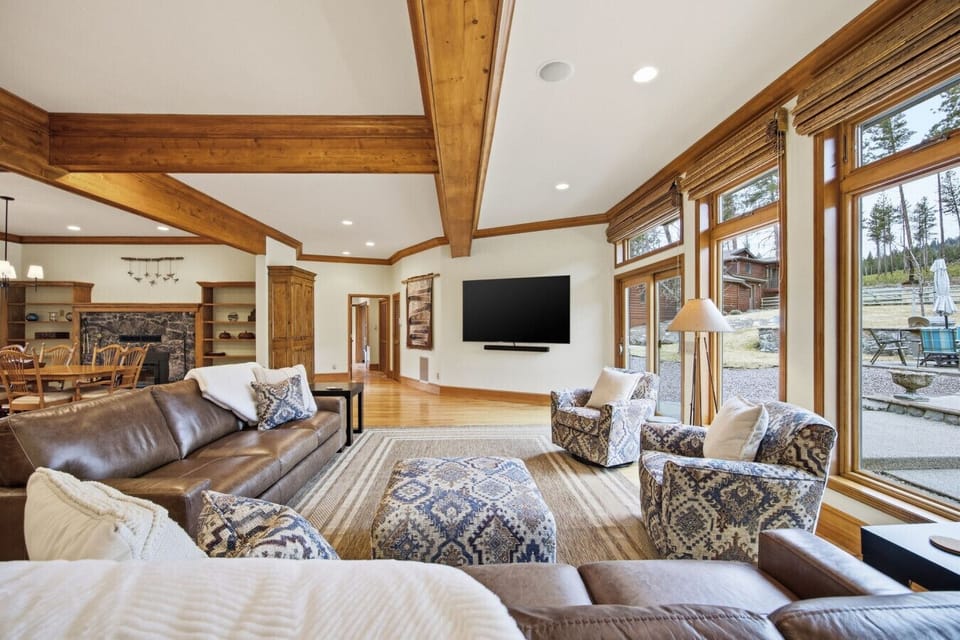 Open-concept living and kitchen area, perfect for entertaining.