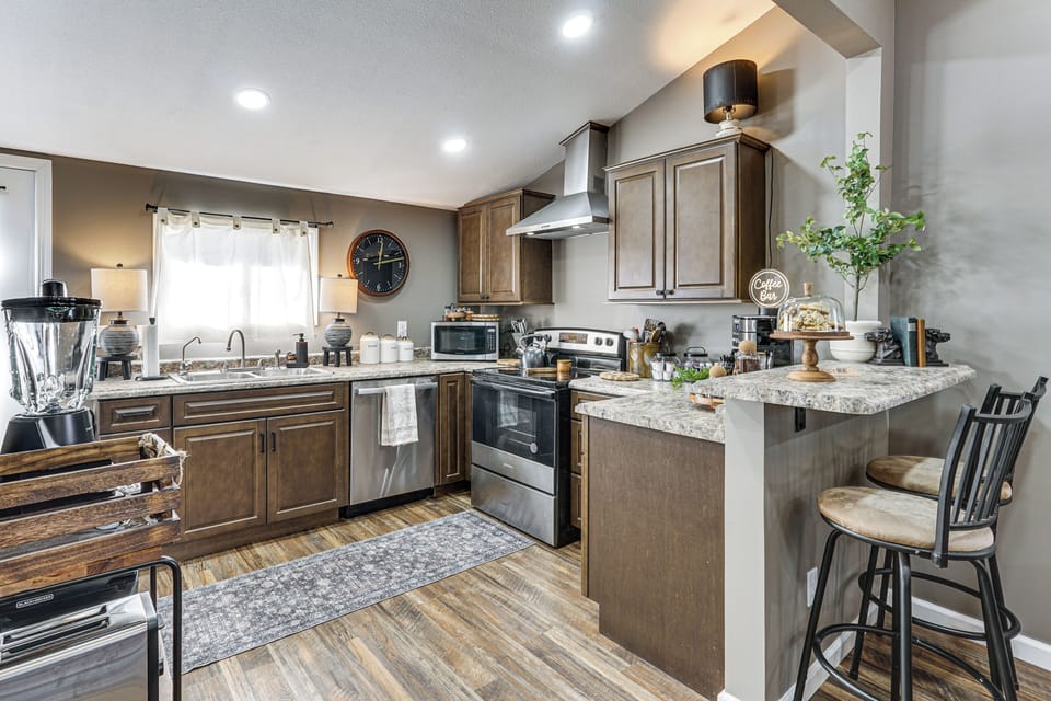Kitchen | Stove/Oven | Microwave