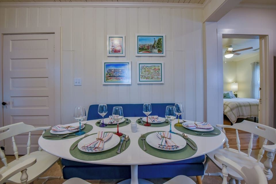 Dining Area | Dishes & Flatware Provided