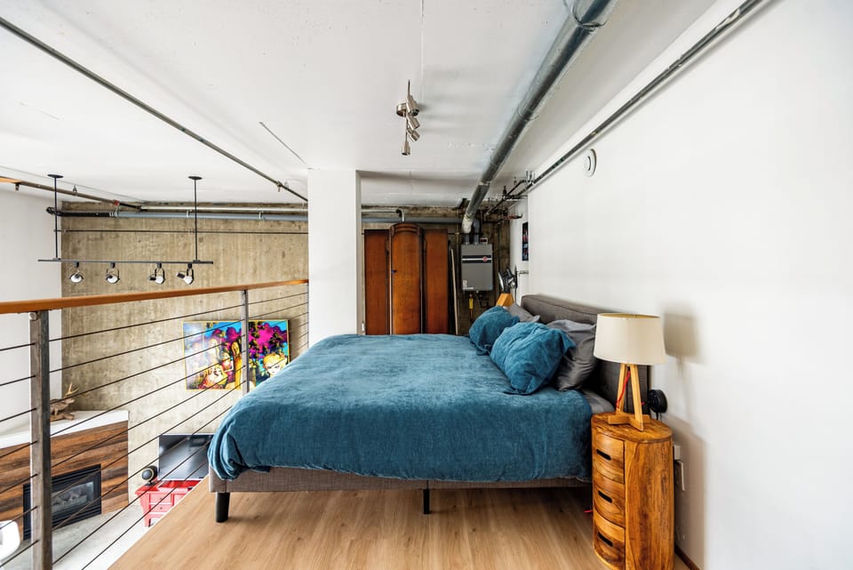 Eagles Nest Loft in East Vancouver. Two storey view loft. Apartment in Vancouver