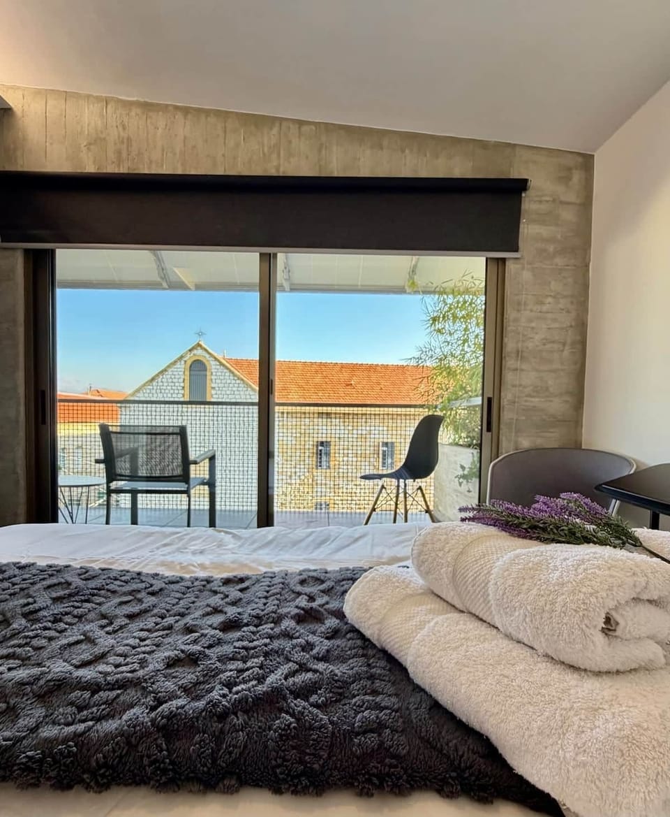 Bright Bedroom, Outdoor Seating