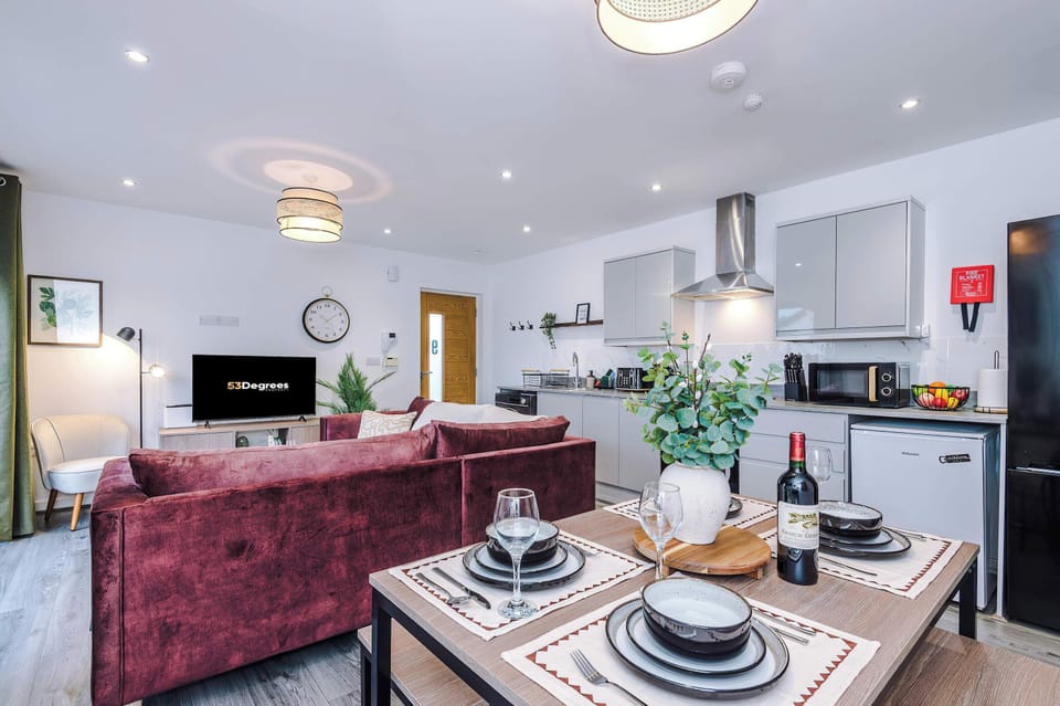 Relax in the stylish and open living room, with ample seating both inside and out on the balcony. The living room features a 40 inch SMART TV, perfect for enjoying a film together!