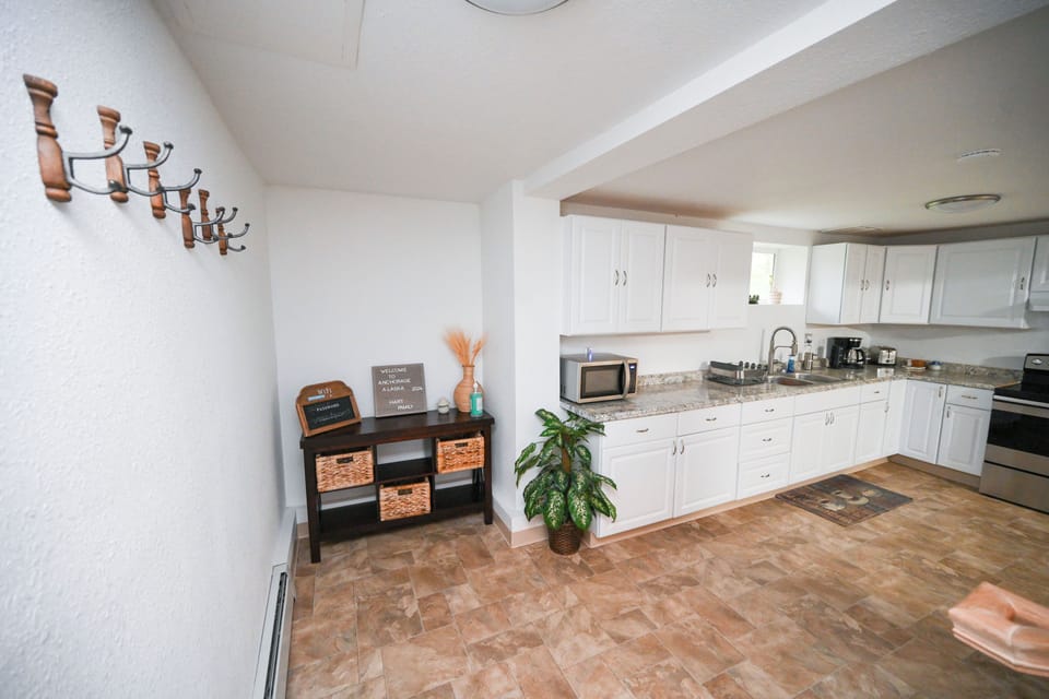 Alaska Mother-in-Law Suite 3Mins to Airport. Apartment in Spenard