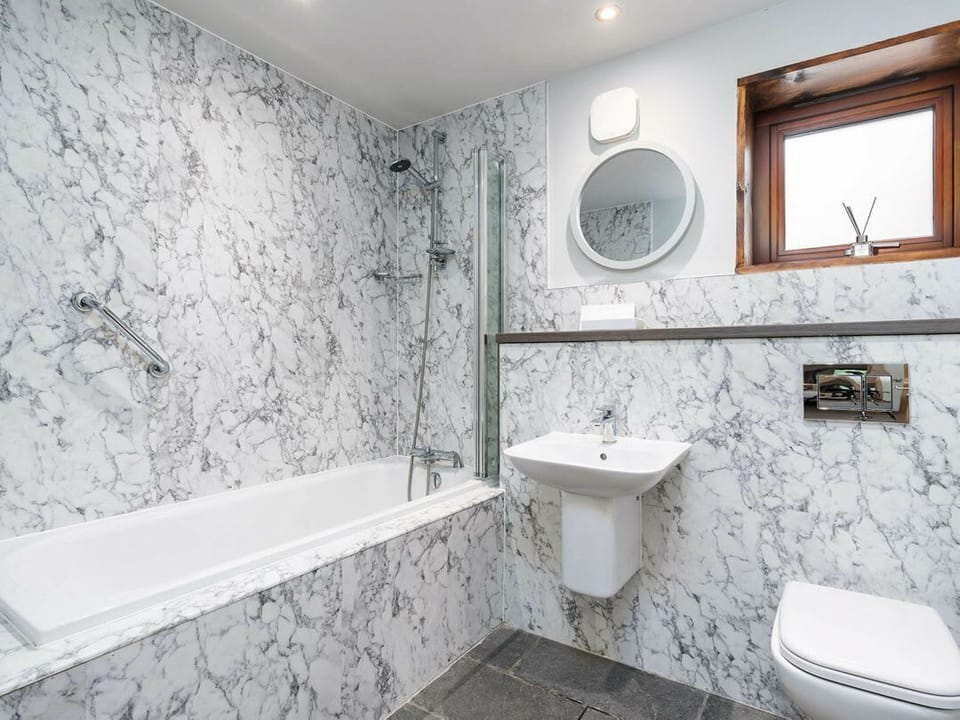 Glentress Forest White Willow Premium Valley View
