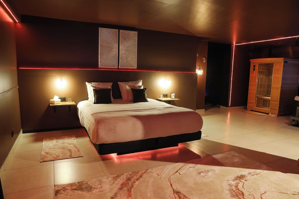 Elegant suite with private spa - An exceptional moment Apartment in Île-de-France
