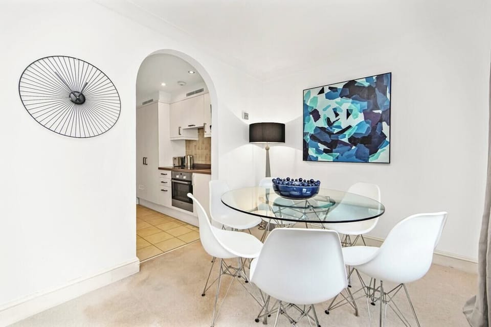 Dining area between living room and kitchen