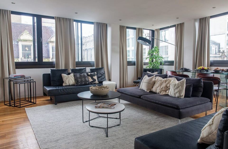 Living room with panoramic views of Oxford Street