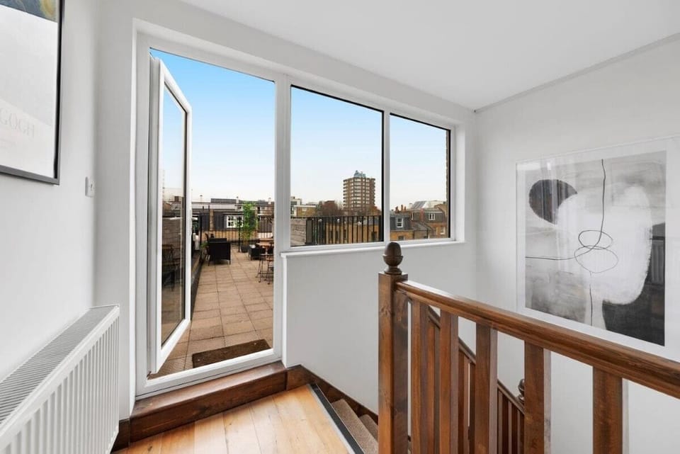Top floor Landing / roof terrace
