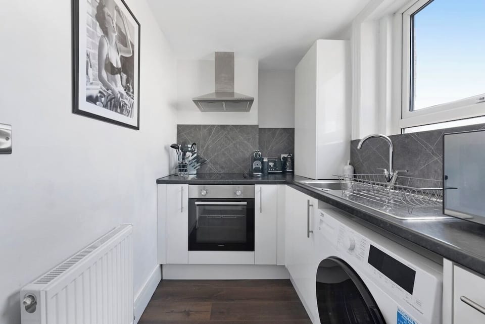 Fully equipped kitchen with nespresso coffee machine and a washer/dryer
