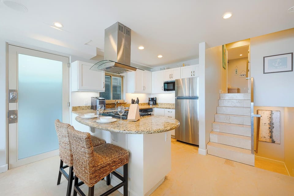 Cozy kitchen bar with seating for two, perfect for casual meals, morning coffee, or evening drinks in a stylish setting.