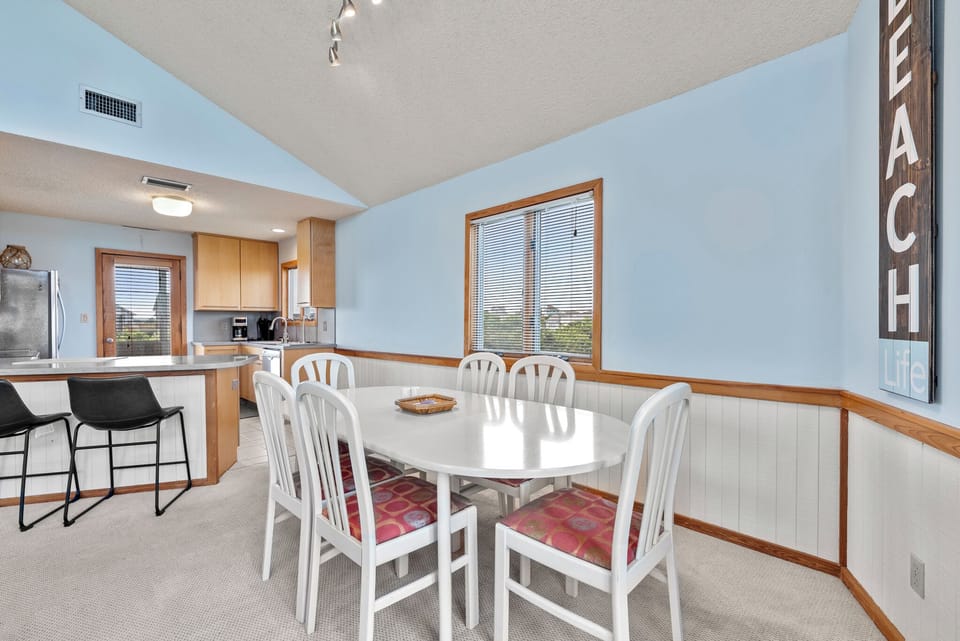 DU602: Sandhill Unit | Top Level Dining Area