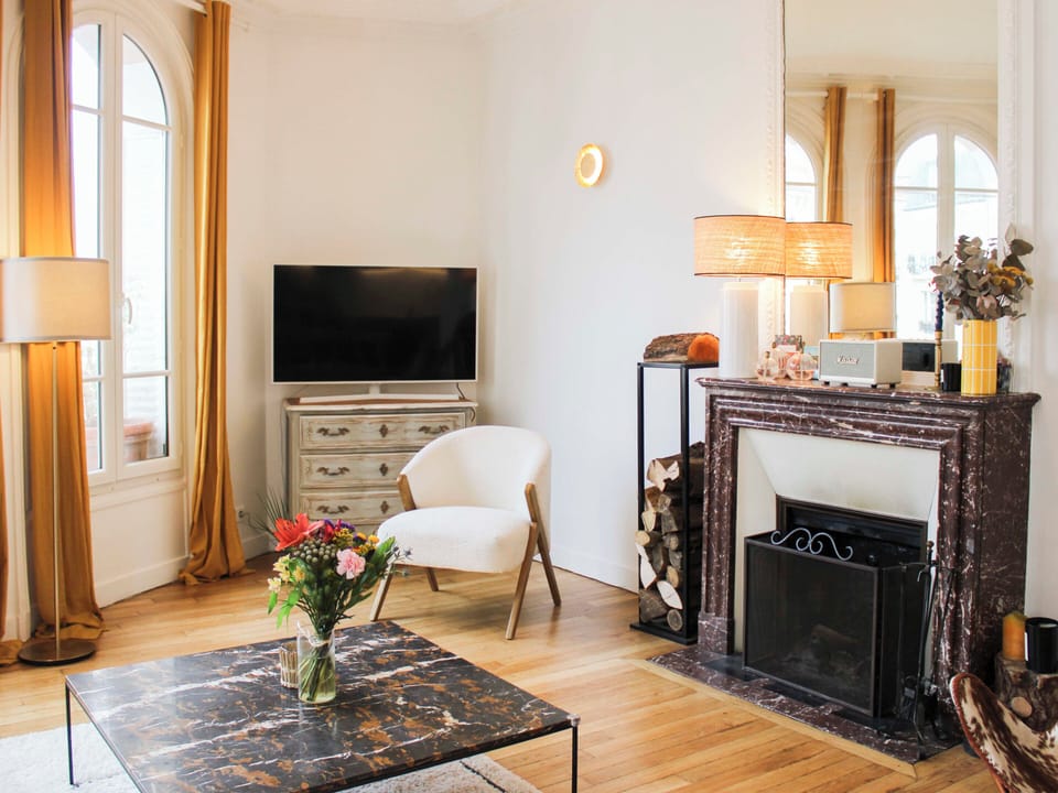 Spacious and bright 95m² apartment in Courbevoie Apartment in Courbevoie