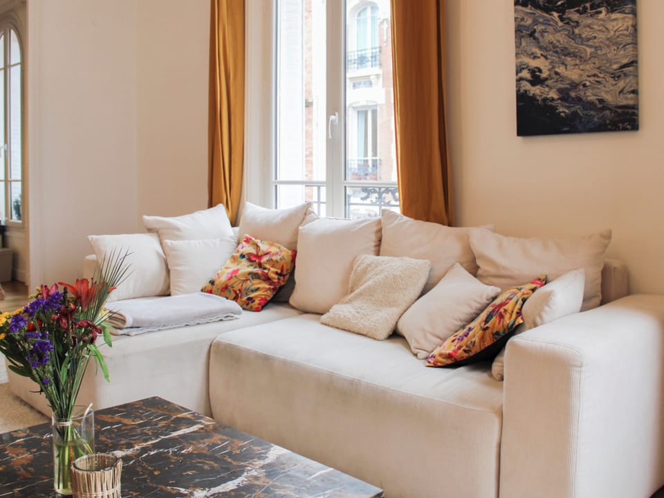 Spacious and bright 95m² apartment in Courbevoie Apartment in Courbevoie