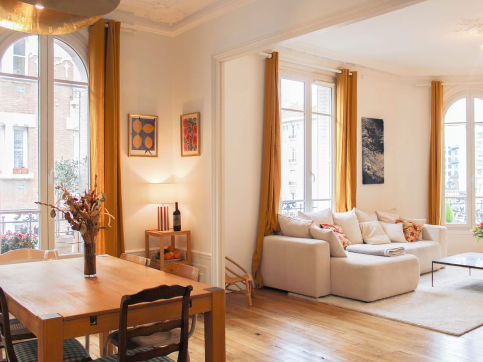 Spacious and bright 95m² apartment in Courbevoie Apartment in Courbevoie