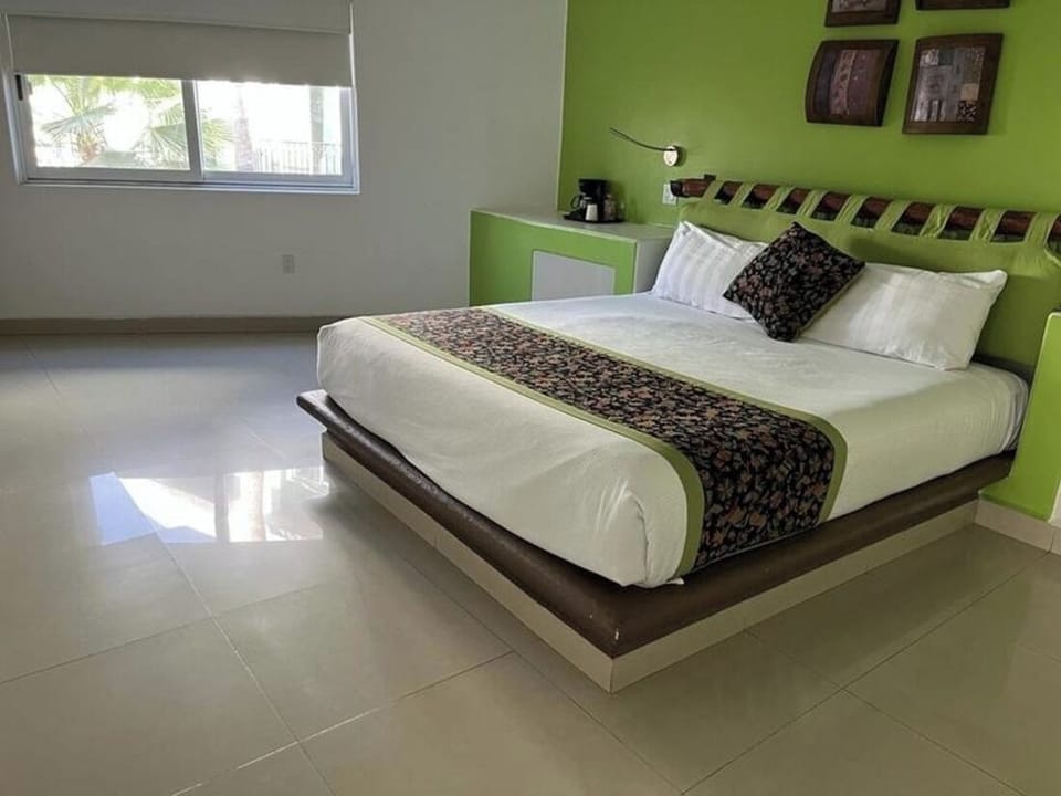 Breathe easy in an airy room with natural daylight.