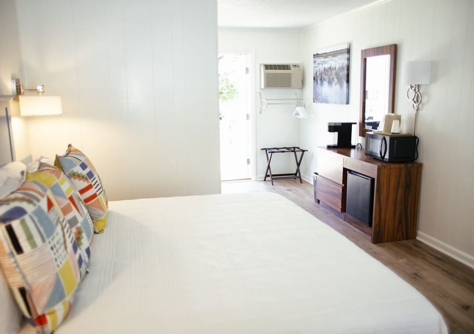 Bright king room with AC, mini-fridge, microwave & coffee bar