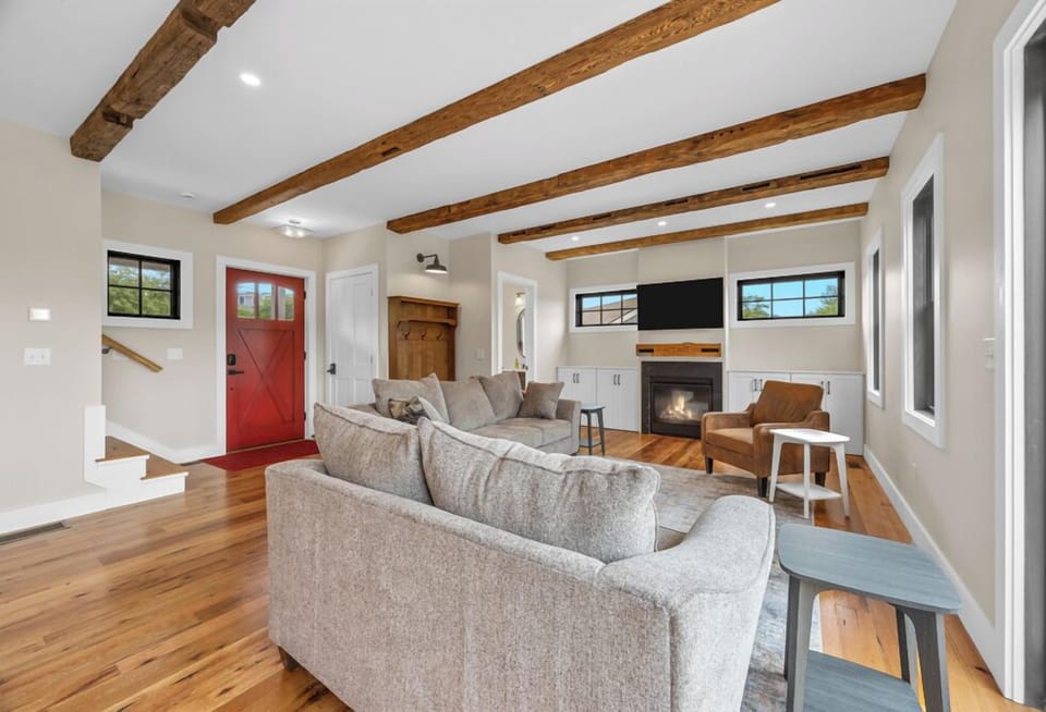 15 Fireplace w Door