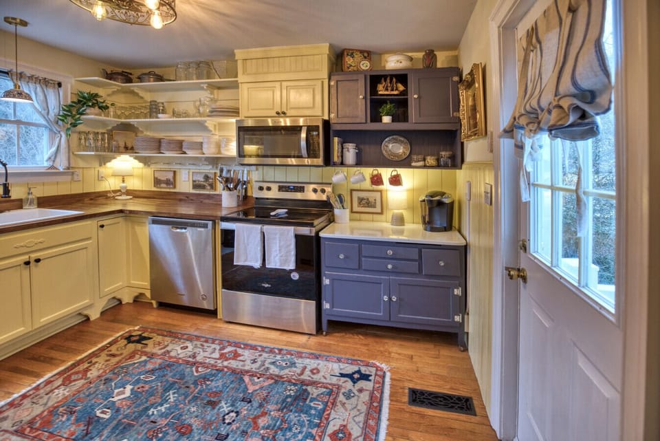Kitchen | Stainless Steel Appliances | Corner Layout & Area Rug