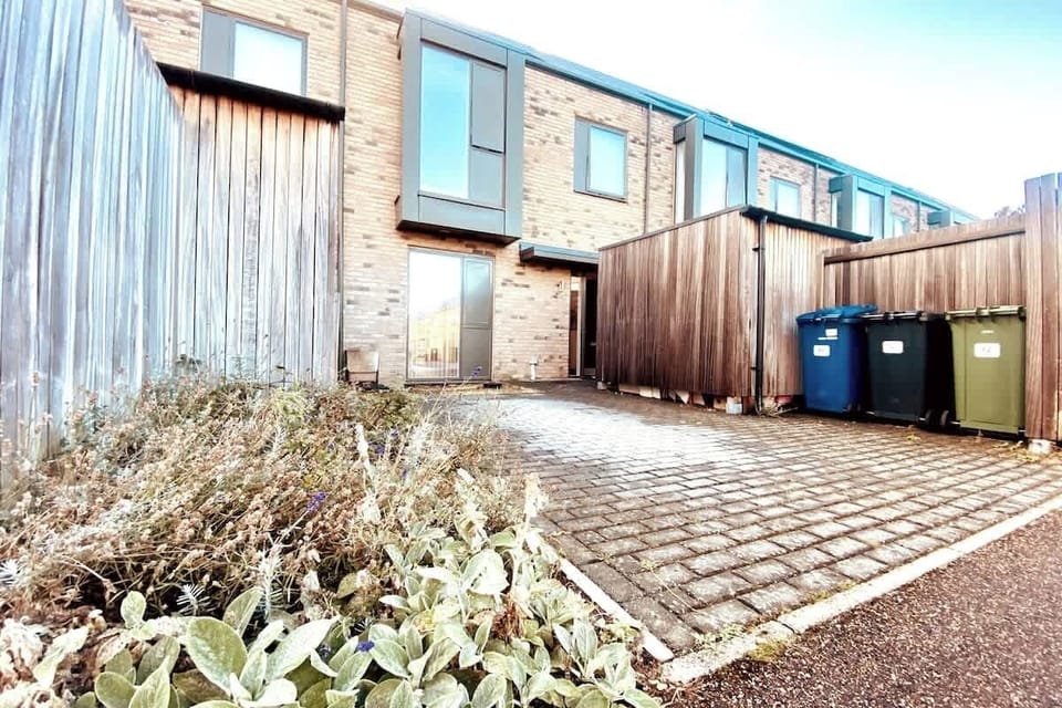 Modern luxury house set in a private estate with parking just outside.  Also more parking on the opposite side of the road so no problem if you have two vehicles.  