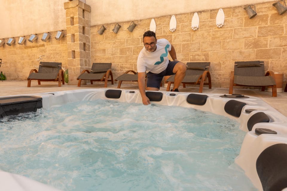Outdoor spa tub