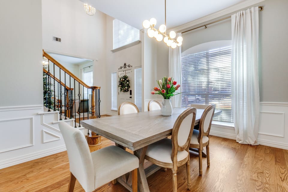 Luxurious 5 Bed 3.5 Bath Home w/ Pool + Huge Yard House in Richardson