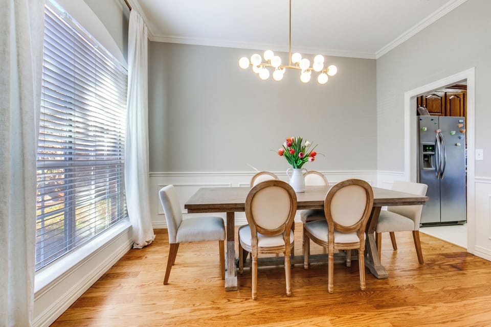 Luxurious 5 Bed 3.5 Bath Home w/ Pool + Huge Yard House in Richardson