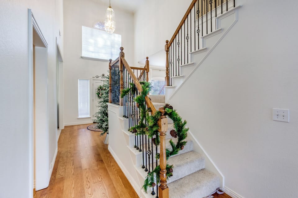 Luxurious 5 Bed 3.5 Bath Home w/ Pool + Huge Yard House in Richardson