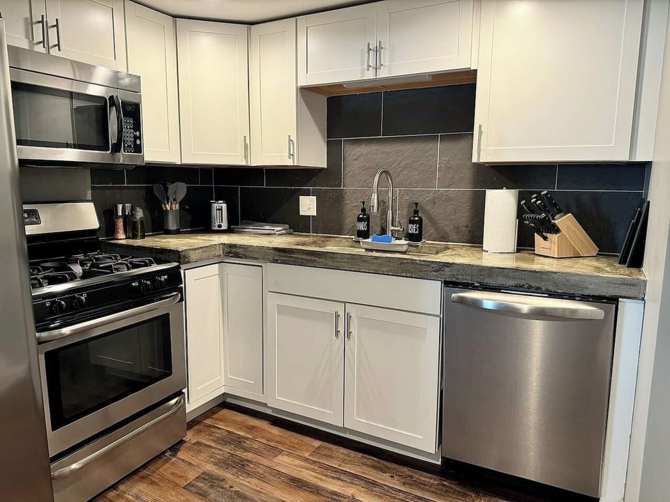 The full kitchen offers everything you need to make a meal or a snack.