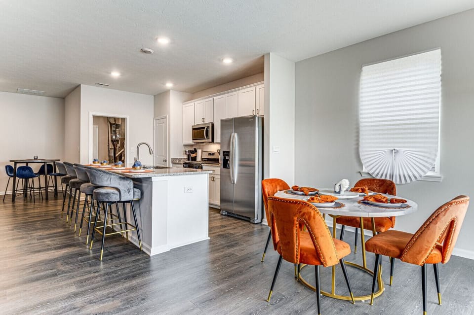 Kitchen | Island Seating | Dining Area Connection