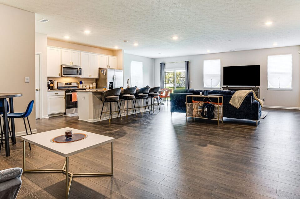 Living Room | Smart TV | Open Layout Connection