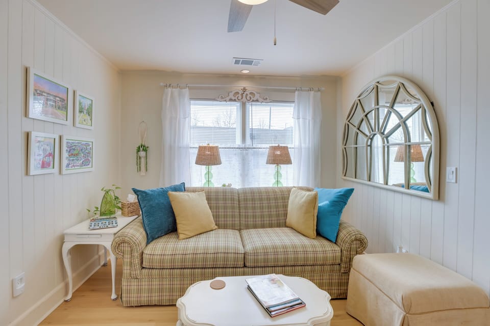 Living Room | Smart TV | Free WiFi