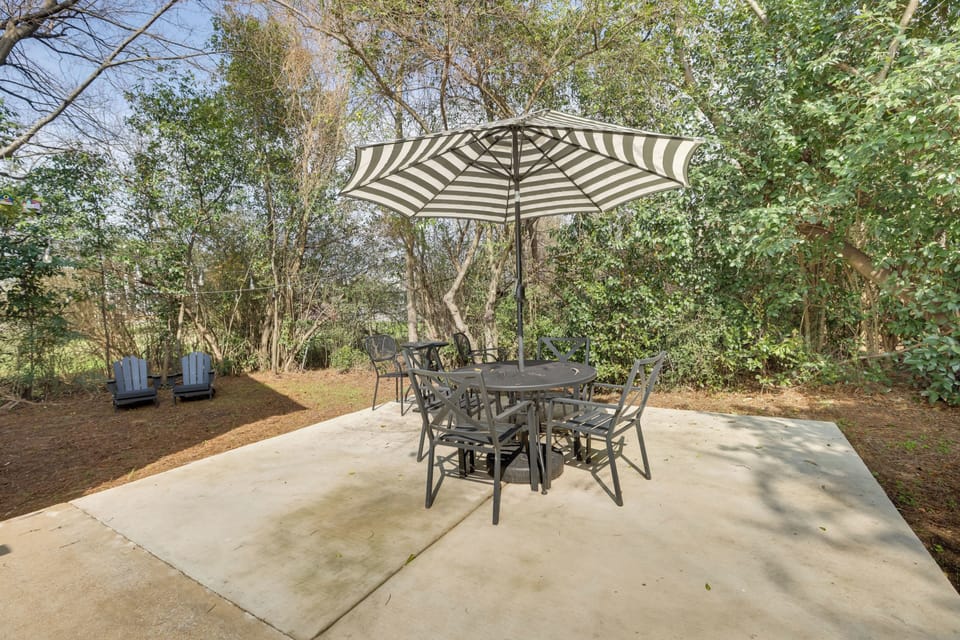 Private Patio | Outdoor Dining | Gas Grill