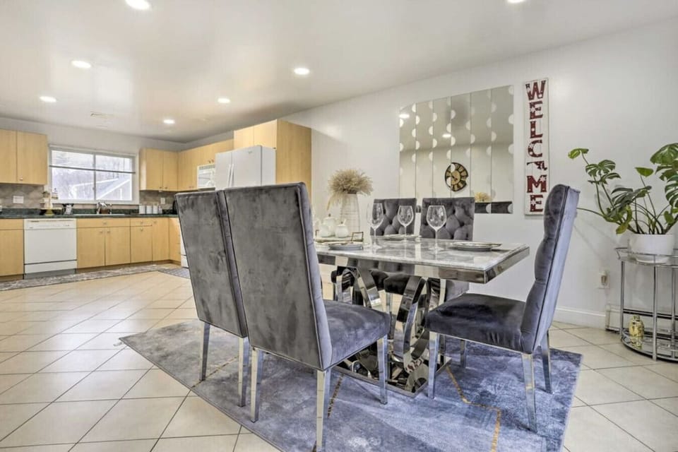 Dining Room | Open Floor Plan
