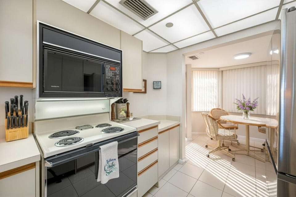 Large kitchen with gulf views and stainless appliances