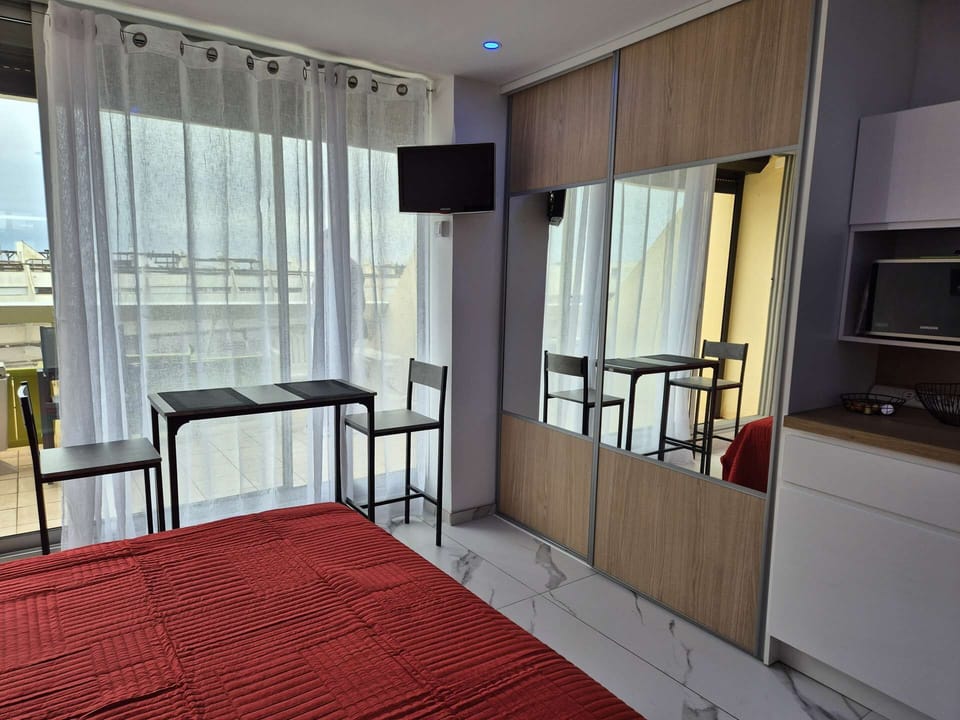 BABY LOVE - Studio Héliopolis E 4 - Luxe - Sea view - 2 people Apartment in Agde