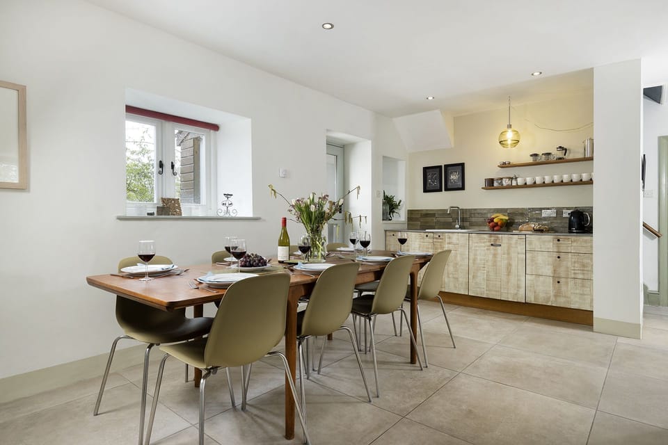 The Artists House Dining Room - StayCotswold
