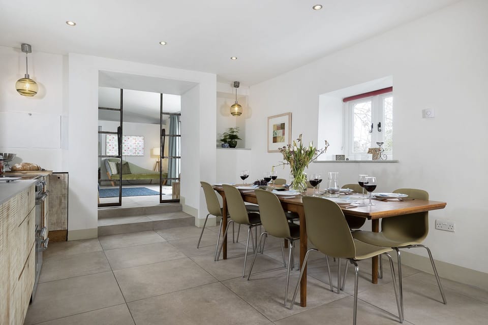 The Artists House Dining Room - StayCotswold