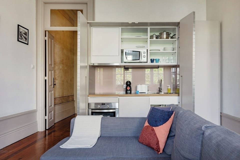 Behind discreet doors, you’ll find a fully equipped kitchenette with dishwasher.