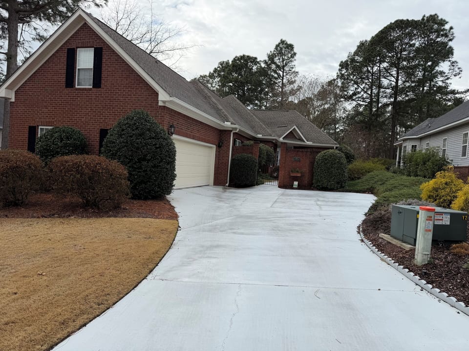 Walking distance to Woodside CC