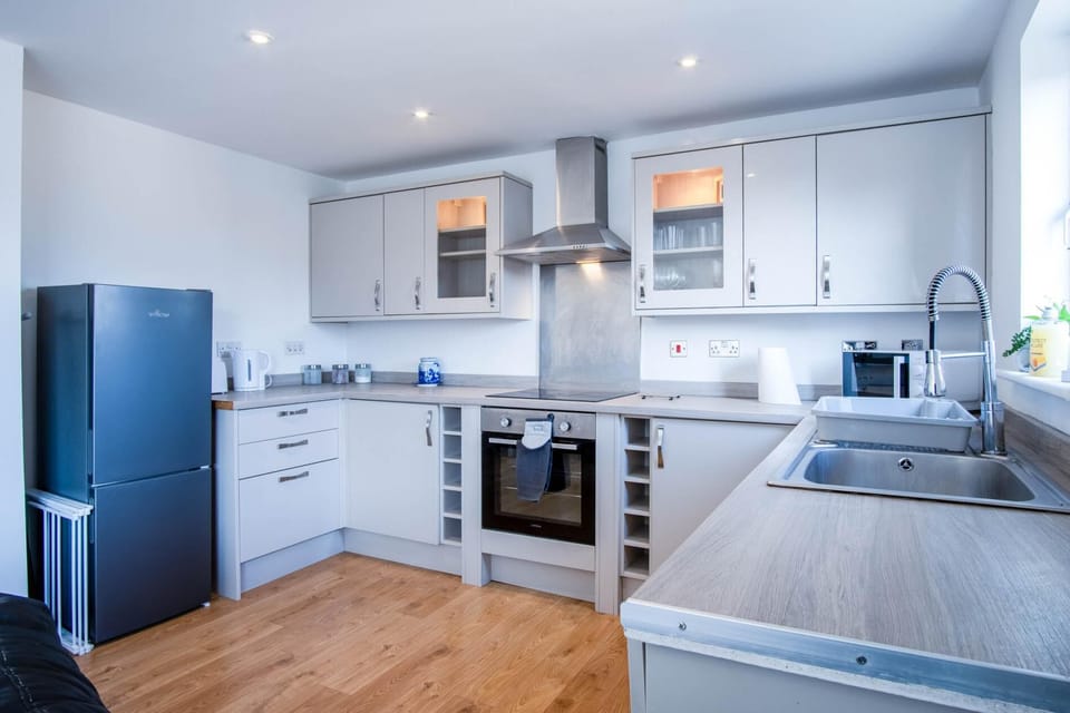 Ocean View - 2 Bedroom Apt - Llanelli (10091)