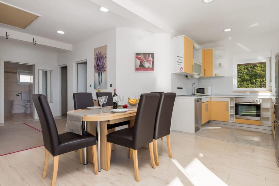Dining room 1