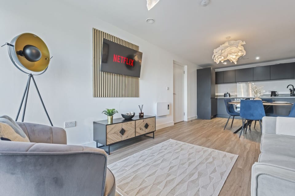 Oriel Residence | 2BR | 4 Beds | Sleeps 5|Parking Apartment in Liverpool