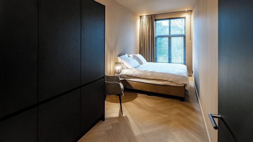 Bright and airy bedroom in Breda residential area – Enjoy peaceful nights just minutes from the historic centre.