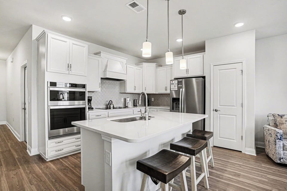 Bar/Kitchen Area