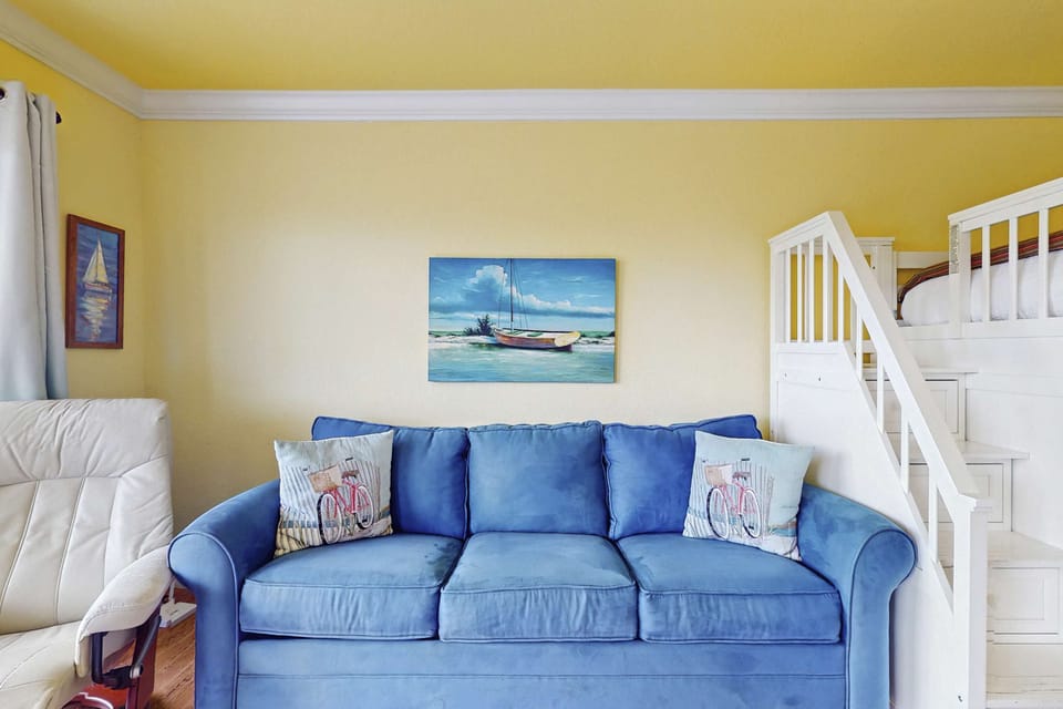 Beachview studio with full kitchen, shared pool and beach access Apartment in South Walton County